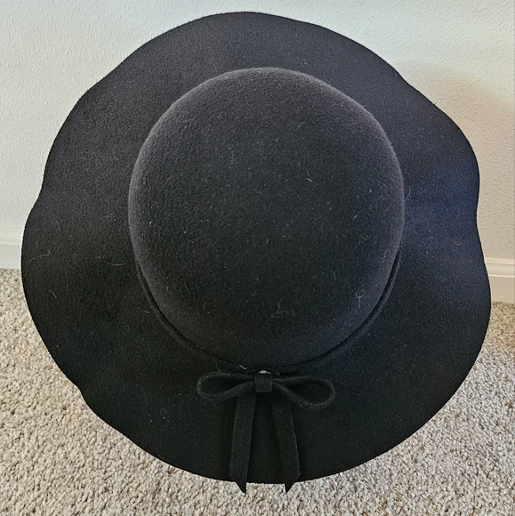 Wide Brim Black Floppy Sunhat with Bow - Picture 2 of 3